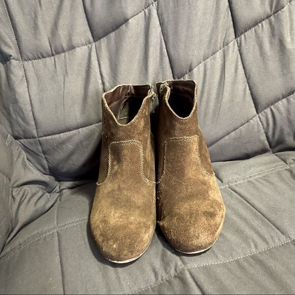 Steve Madden Harrlee Olive Green Suede Ankle Boots - Picture 4 of 7